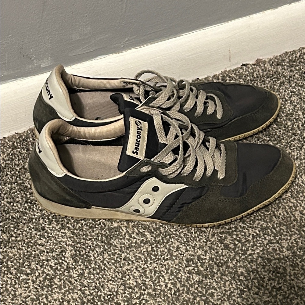 Saucony Men's Black and Cream Sneakers